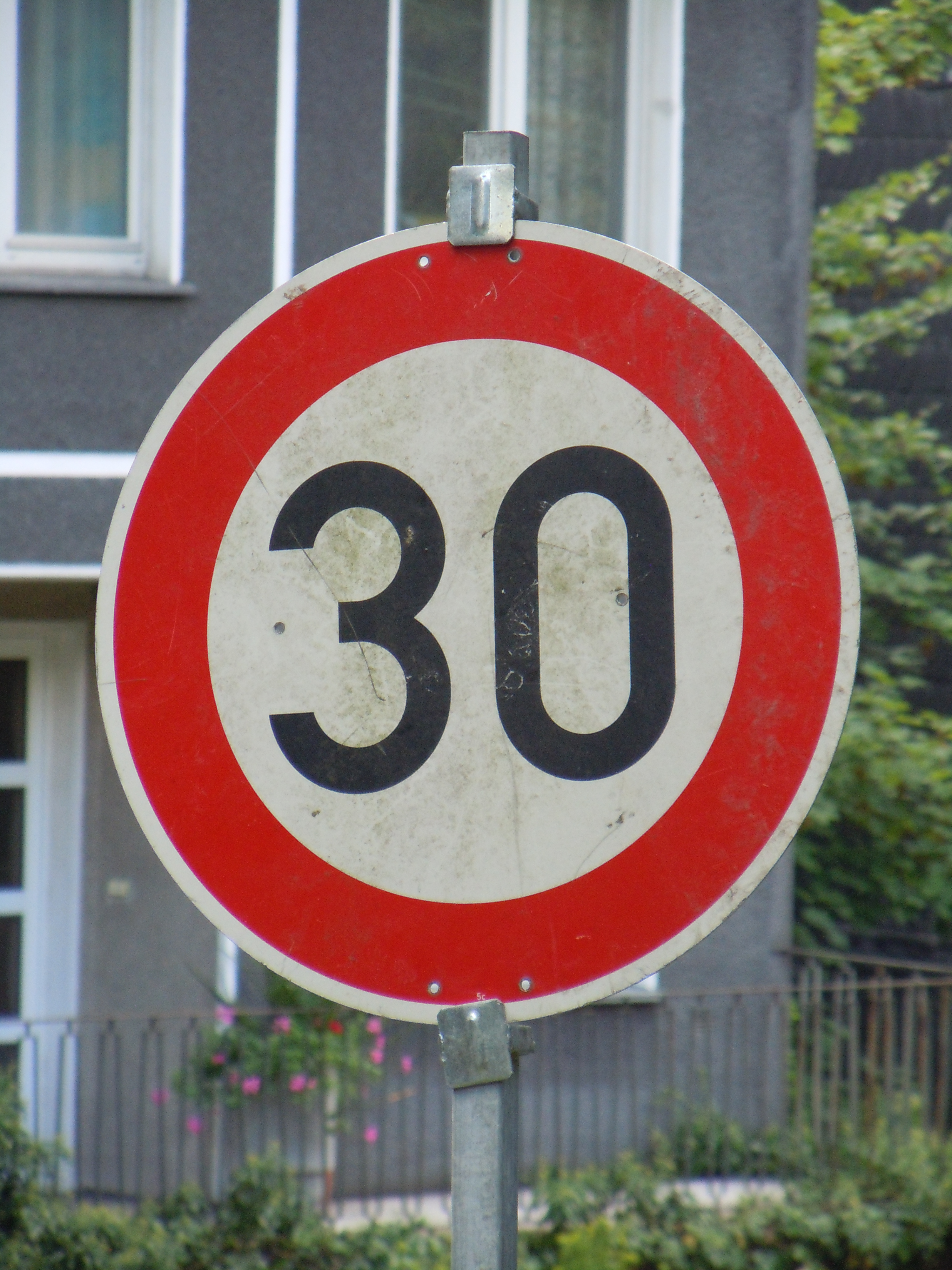 Pressebild: Tempo 30 im Dorfkern staerken